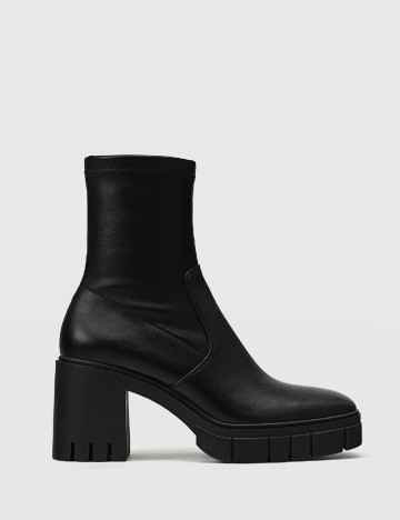 
						Botine Stradivarius, negru