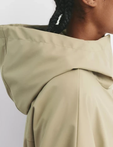 Jacheta de ploaie Pull&Bear, bej