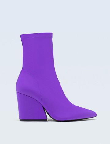 
						Botine Stradivarius, mov