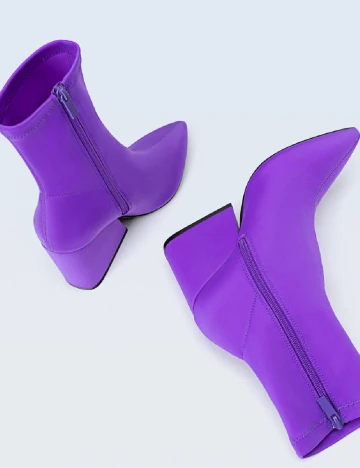 Botine Stradivarius, mov
