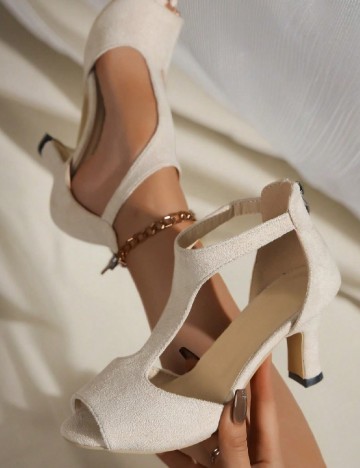 
						Pantofi SHEIN, crem