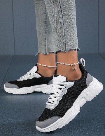 
						Adidasi SHEIN, negru