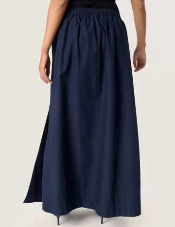 Fusta Soaked In Luxury, bleumarin