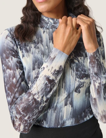 Bluza Soaked In Luxury, mix culori