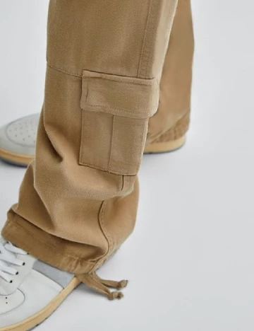 Pantaloni Guess, maro Maro