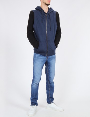 Vesta Bershka, albastru