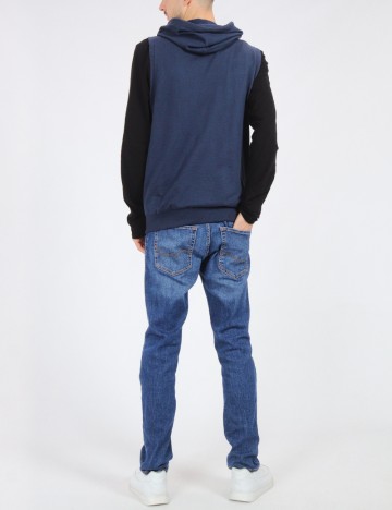 Vesta Bershka, albastru