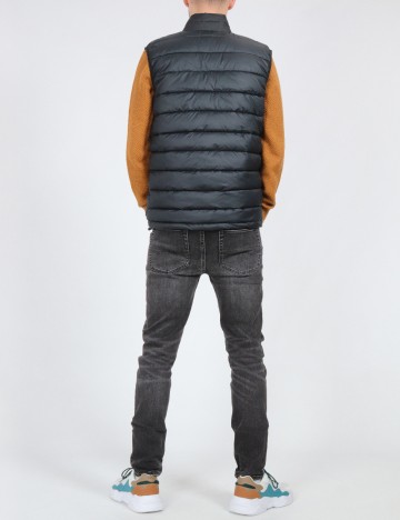 Vesta Columbia, negru