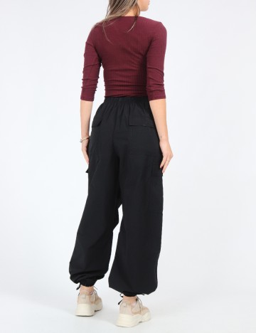 Pantaloni Bershka, negru