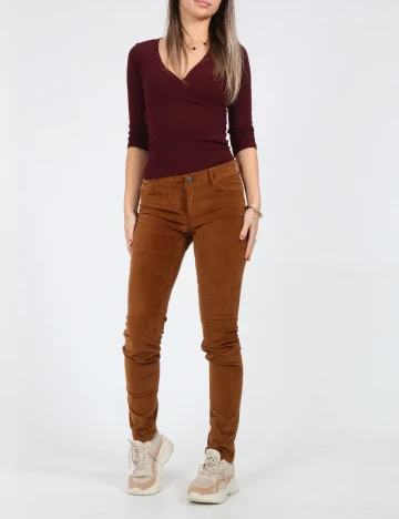 Pantaloni Zra, maro