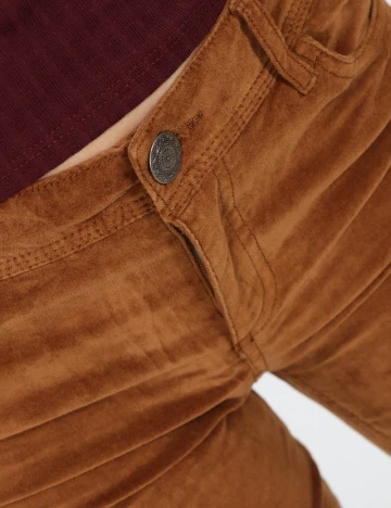 Pantaloni Zra, maro