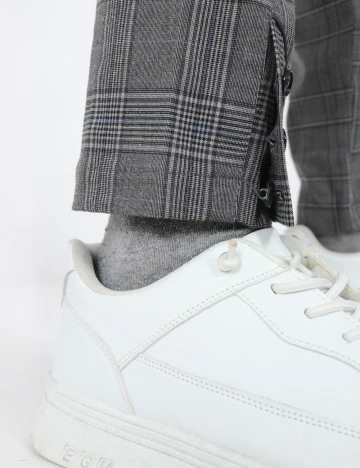 Pantaloni Bershka, gri Gri