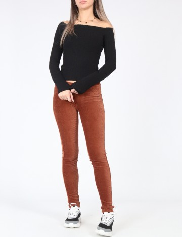 Pantaloni Bershka, maro