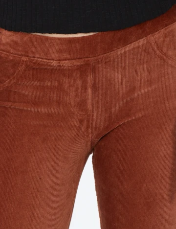 Pantaloni Bershka, maro Maro