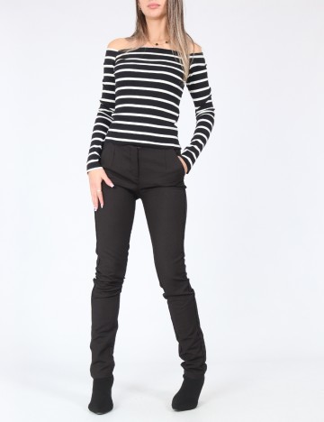 
						Pantaloni Bershka, negru