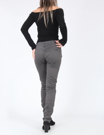 Pantaloni Bershka, gri inchis Gri