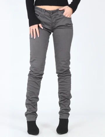 Pantaloni Bershka, gri inchis Gri