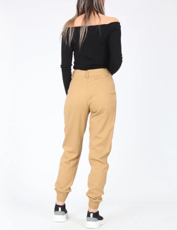 Pantaloni Bershka, maro Maro