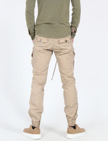 Pantaloni Bershka, maro deschis Maro