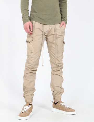 Pantaloni Bershka, maro deschis Maro