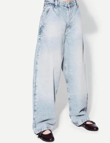 
						Blugi Bershka, albastru