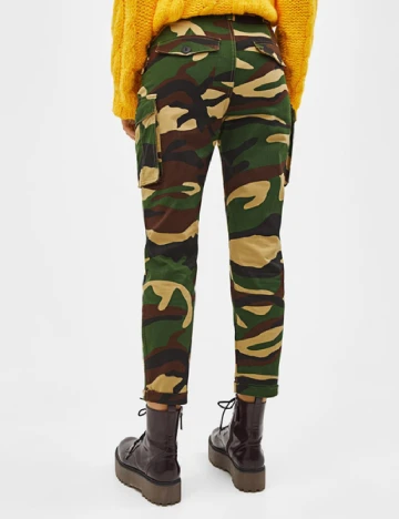 Pantaloni Bershka, army