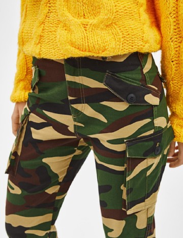 Pantaloni Bershka, army