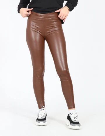 Pantaloni Bershka, maro Maro