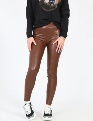 Pantaloni Bershka, maro Maro