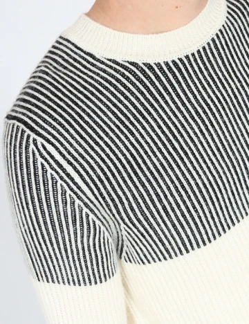 Pulover Bershka, ecru/negru Alb