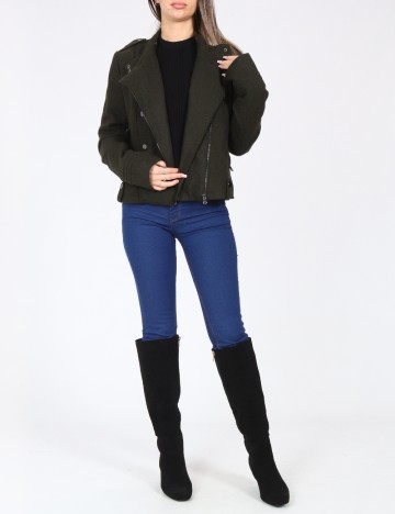 
						Jacheta Bershka, verde