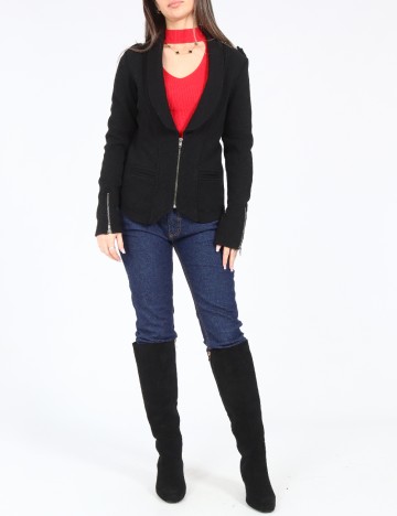 
						Jacheta Zara, negru