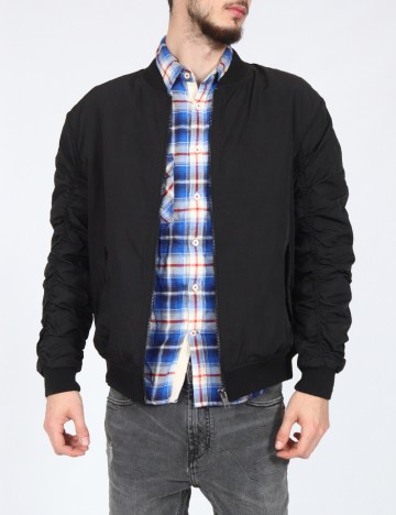 
						Jacheta Bershka, negru