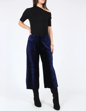 Pantaloni trei sferturi Bershka, bleumarin Albastru