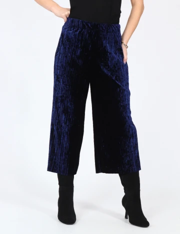 Pantaloni trei sferturi Bershka, bleumarin Albastru