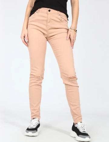 Blugi Bershka, crem Crem