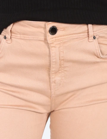 Blugi Bershka, crem Crem