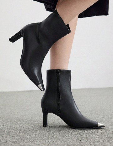 
						Botine Cuccoo, negru