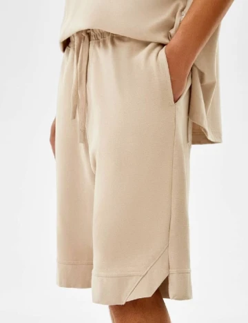 Pantaloni scurti Bershka, crem Crem