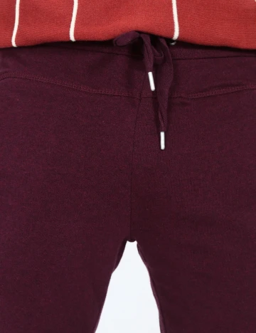 Pantaloni Pull&Bear, visiniu Rosu