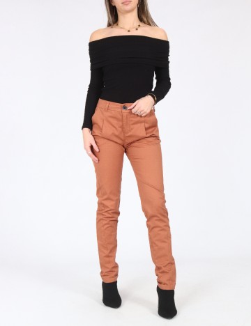 Pantaloni Bershka, maro