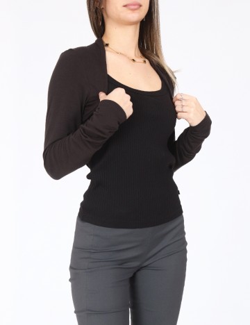 
						Bolero Bershka, maro