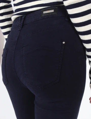 Blugi Bershka, bleumarin Albastru