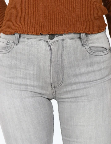 Blugi Bershka, gri Gri