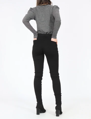 Pantaloni Bershka, negru Negru