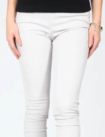 Pantaloni Bershka, gri Gri