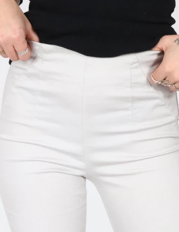 Pantaloni Bershka, gri Gri