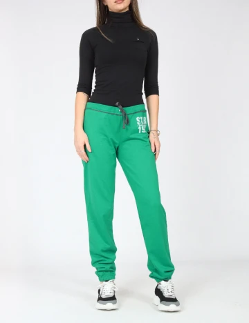 Pantaloni Bershka, verde Verde
