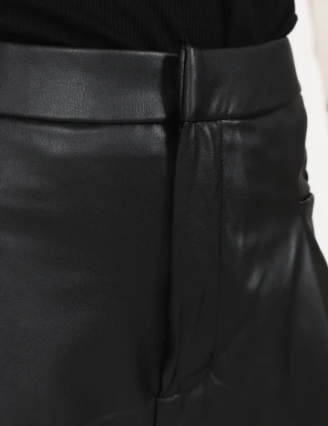 Pantaloni scurti Zara, negru Negru