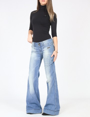 
						Blugi Bershka, albastru